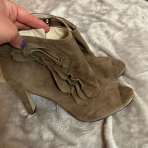 Louise et cie lo-haze ruffle peep toe ankle boots